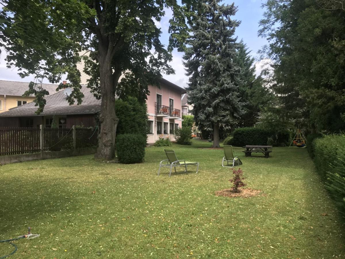 Pension Wienerstub'N Baden Exterior photo